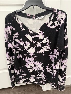 Athleta Black and Light Purple Tie-Dye V‑Neck Top